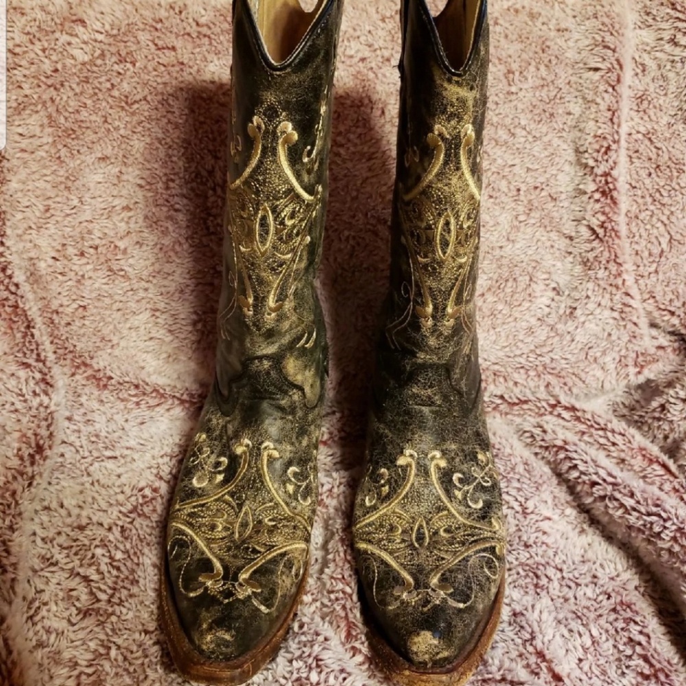 Womens boots size 8